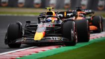 Sergio Perez rijdend voor een McLaren GP van Japan 2022