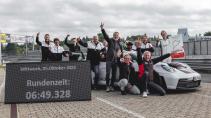 Porsche 911 GT3 RS Nürburgring ronde team met rondetijd
