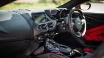 Aston Marin V12 Vantage uit 2022 interieur