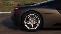 Ferrari Enzo matzwart zijkant achterkant wiel