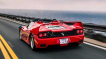 Ferrari F50 van Michael Schumacher schuin achter rijdend op een weg