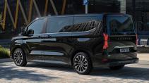 Ford E-Tourneo Custom schuin achter