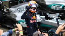 GP van Brazilië 2016 Max Verstappen met gebalde vuist in de pitstraat
