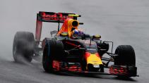GP van Brazilië 2016 Max Verstappen rijdend in de regen