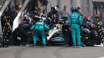 Lewis Hamilton maakt een pitstop tijdens de GP van Mexico 2022