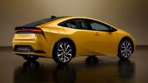 Toyota Prius schuin achter