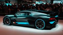 Bugatti Divo op een autobeurs zijkant