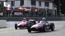 Ferrari F1-auto's rijdend naast elkaar op Spa door La Source