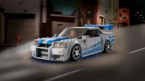 Lego Nissan Skyline GT-R R34 van Fast and Furious schuin voor