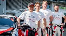 Akio Toyoda bij de 24 uur van Nürburging bij auto en met team