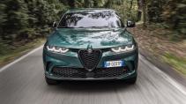 Alfa Romeo Tonale hybride rijdend voorkant