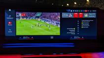 BMW 7-serie interieur scherm in het midden voetbal kijken Bundesliga