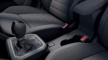 Dacia Jogger 140 Hybride versnellingspook stoelen en bekerhouders