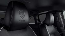 Mazda MX-30 met wankelmotor Edition R hoofdsteun met rotor-e logo