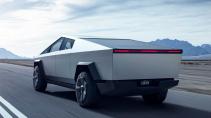 Tesla Cybertruck rijdend schuin achter