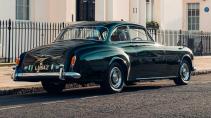 Bentley S2 Continental restomod elektrisch door Lunaz schuin achter