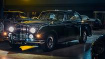 Bentley S2 Continental restomod elektrisch door Lunaz schuin voor