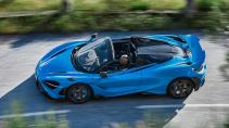 McLaren 765LT Spider rijdend zijkant