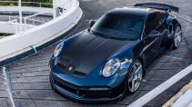 Porsche 911 Turbo S door 1016 Industries schuin voor