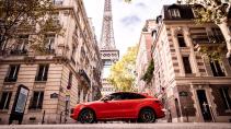 Porsche Cayenne bij de Eiffeltoren