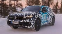 Volkswagen Touareg facelift (2023) in de sneeuw schuin voor