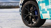 Volkswagen Touareg facelift (2023) in de sneeuw wiel