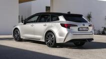 Toyota Corolla Touring Sports 2.0 High Power Hybrid GR Sport Plus (2023) schuin achter