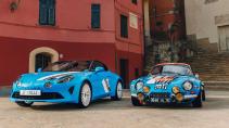 Alpine A110 San Remo 73 naast oude A110 rallyauto voorkant