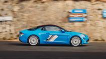 Alpine A110 San Remo 73 rijdend zijkant