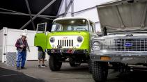 Barret-Jackson autoveiling Jeep groen wit schuin voor
