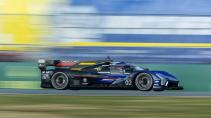 Cadillac Le Mans-racer LMH rijdend zijkant
