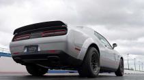 Dodge Challenger SRT Demon 170 schuin achter dragstrip