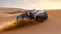 Ford Bronco Badlands 2023 3/4 voor rijdend geen deuren woestijn zand