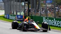 GP van Australië 2023 Pérez rijdend schuin voor