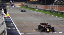 GP van Bahrein 2023 Verstappen gaat over de finish