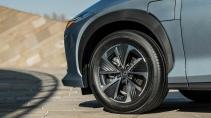 Lexus RZ 450e 2023: 1e rij-indruk wiel velg