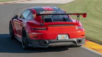 Porsche 911 GT2 RS circuit Road America rijdend achterkant