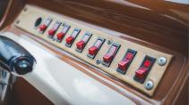 The Beast van John Dodd met Rolls-Royve Merlin V12-motor interieur knoppen