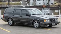 Volvo 740 Turbo met V6-motor van Paul Newman schuin voor