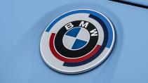 BMW M2 (2023) badge nieuw BMW M logo