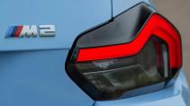 BMW M2 (2023) badge M2 en achterlicht