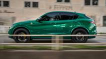 Alfa Romeo Stelvio 100 jaar Quadriofoglio rijdend zijkant
