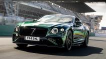 Bentley Continental Le Mans Collection rijdend schuin voor