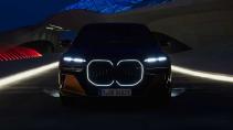 BMW i7 M70 voorkant verlichting in het donker verlichte grille