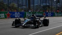 GP van Australië 2023 Russell rijdend schuin voor