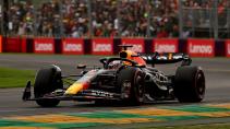GP van Australië 2023 Verstappen rijdend schuin voor