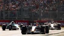 GP van Australië 2023 Verstappen rijdend schuin voor