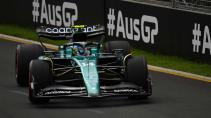 GP van Australië 2023 Alonso rijdend schuin voor