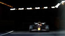 GP van Monaco 2022 Verstappen rijdend uit de tunnel