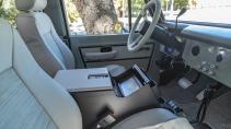 Interior Ford Bronco van Icon 4x4 met Mustang V8